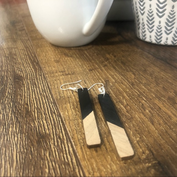 Wood and resin stick earrings , color block - Picture 5 of 6